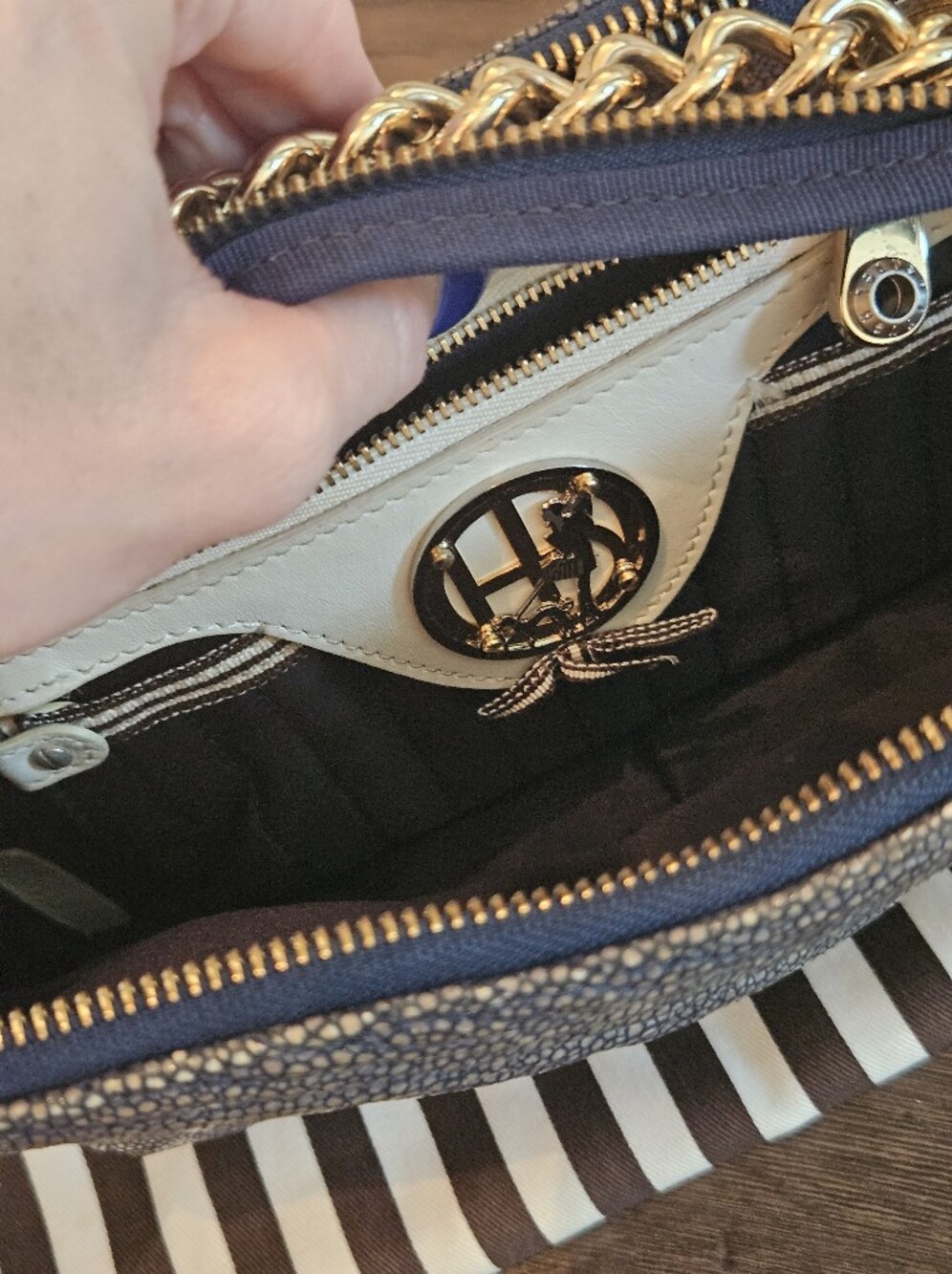Henri Bendel Blue Stingray Embossed Leather Double Zip Chain 2-Way Bag + Dusty - Picture 7 of 15